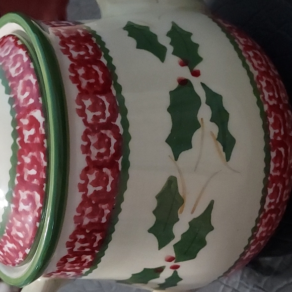 Temptations by Tara Teapot Old World Red/Green Holly Design EUC - Picture 8 of 10